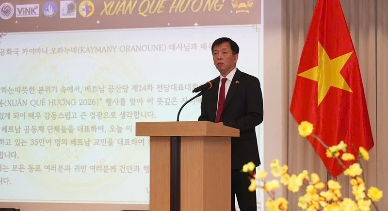 Посол Вьетнама в Республике Корея Ву Хо выступает на программе «Весна на Родине», организованной Посольством Вьетнама в Южной Корее, по случаю Тэта Бинь Нго 2026 года. Фото: Посольство Вьетнама в Южной Корее